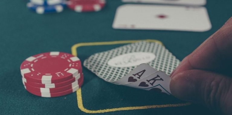 Tampilan permainan Buffalo King di platform fulljitu dengan gulungan dan simbol-simbol satwa liar
